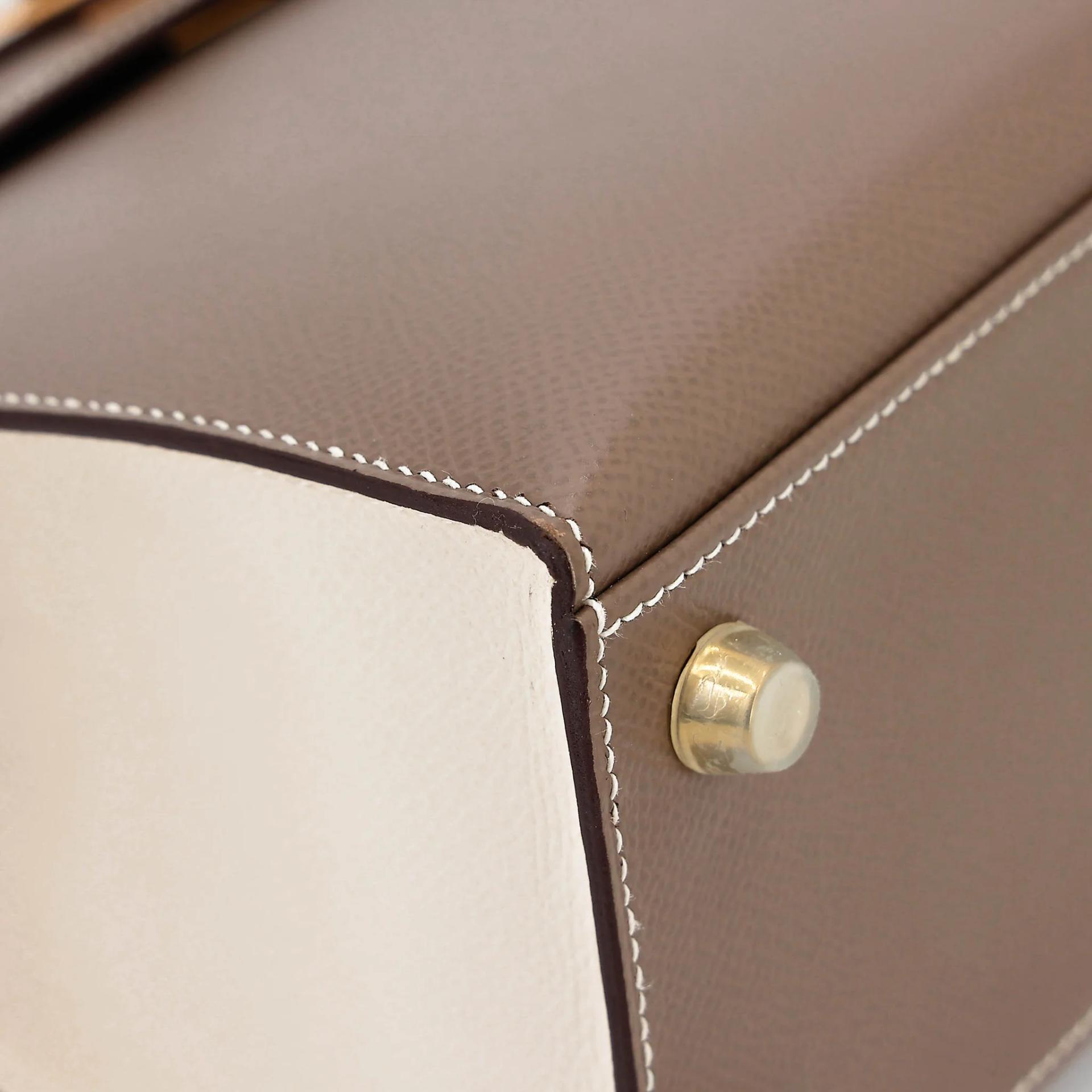 Very Good ( Rank A) HERMÈS Special Order Kelly 25 Sellier HSS Etoupe (18) Craie (10) Epsom Brushed Gold hardware D (2019) - 11