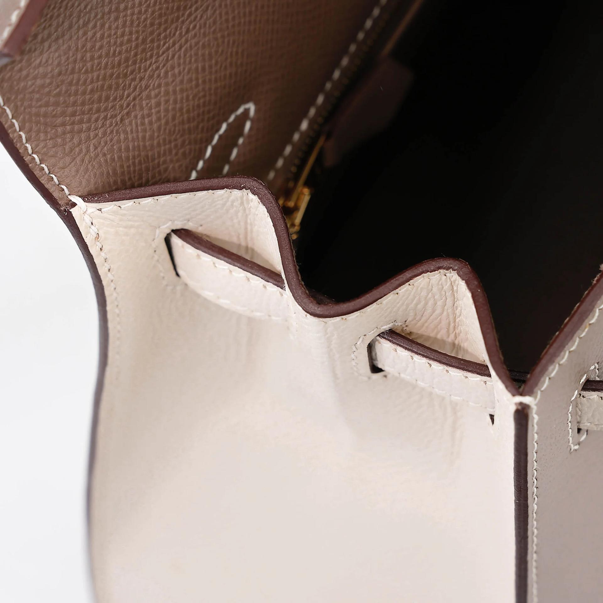 Very Good ( Rank A) HERMÈS Special Order Kelly 25 Sellier HSS Etoupe (18) Craie (10) Epsom Brushed Gold hardware D (2019) - 23