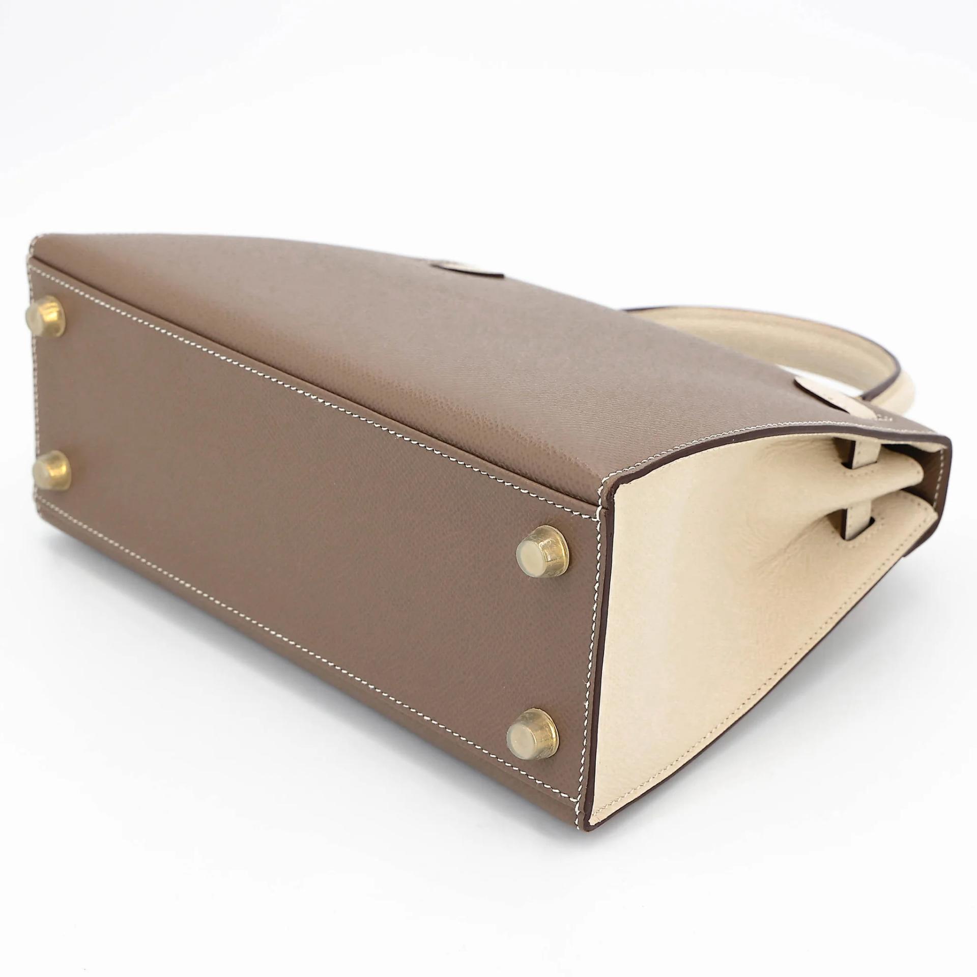 Very Good ( Rank A) HERMÈS Special Order Kelly 25 Sellier HSS Etoupe (18) Craie (10) Epsom Brushed Gold hardware D (2019) - 8