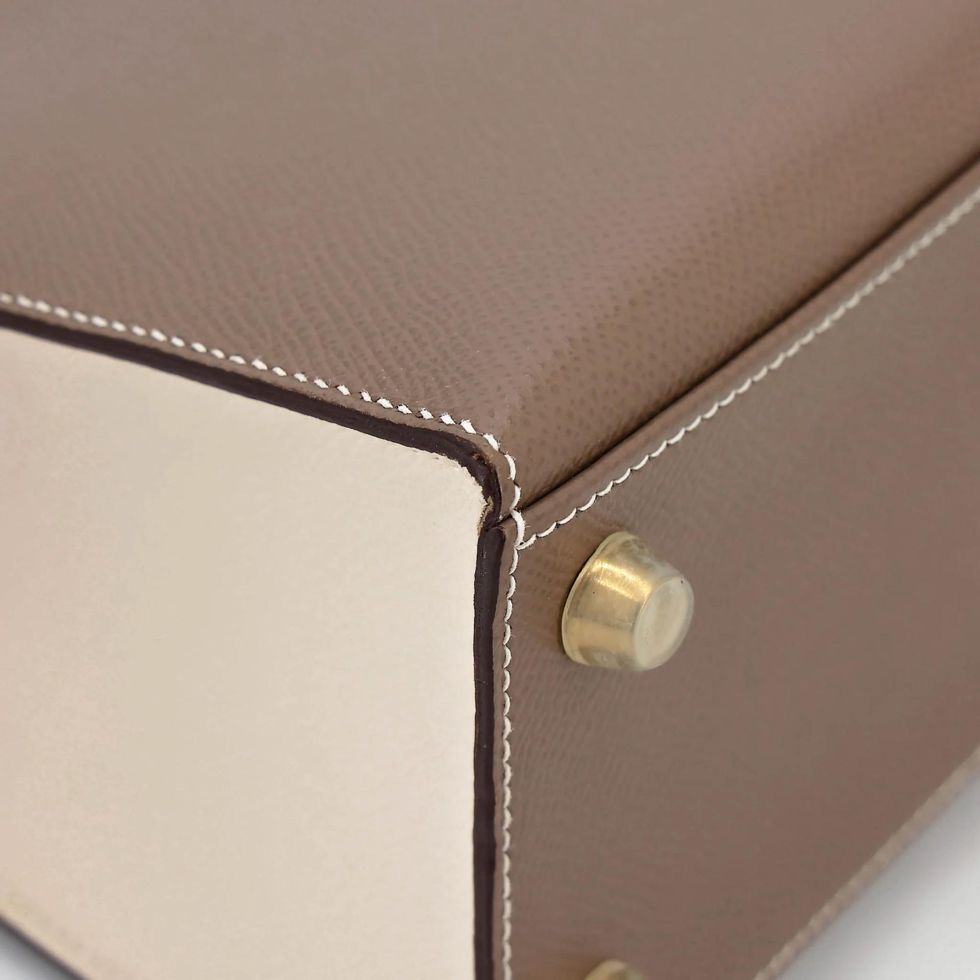 Very Good ( Rank A) HERMÈS Special Order Kelly 25 Sellier HSS Etoupe (18) Craie (10) Epsom Brushed Gold hardware D (2019) - 13