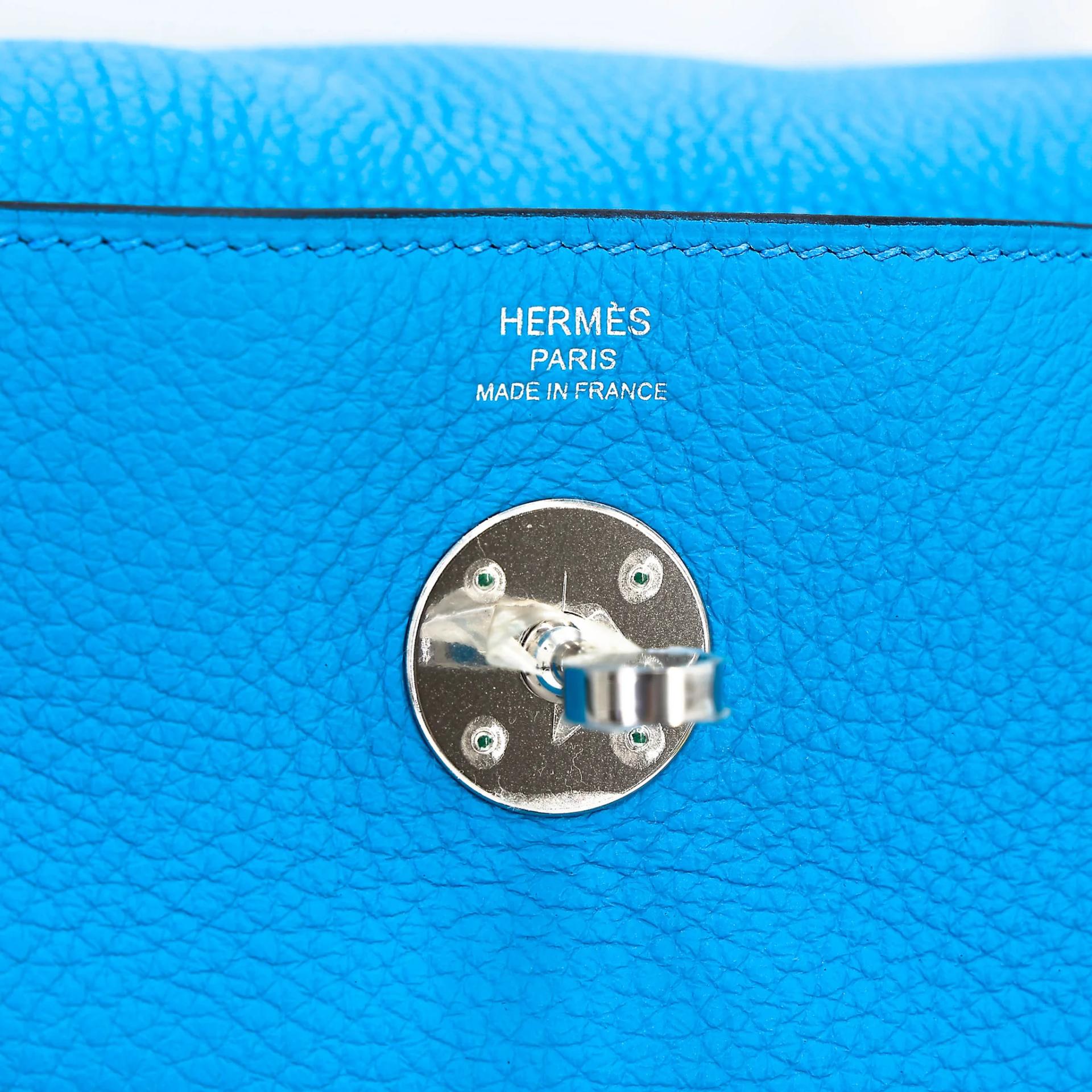 Excellent ( Rank SA ) HERMÈS Lindy 26 Bleu Frida (0F) Clemence Palladium hardware Z (2021) - 14