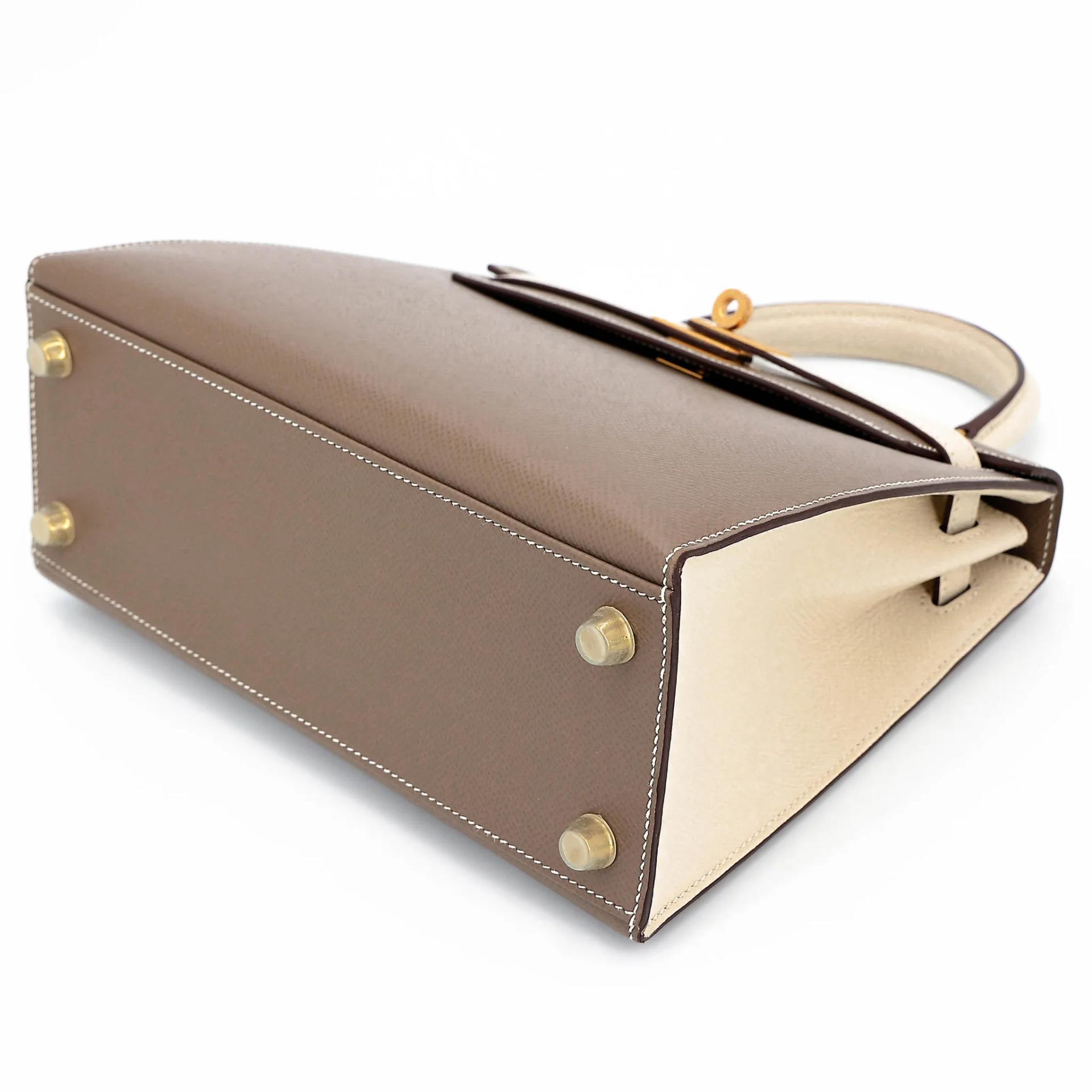 Very Good ( Rank A) HERMÈS Special Order Kelly 25 Sellier HSS Etoupe (18) Craie (10) Epsom Brushed Gold hardware D (2019) - 6
