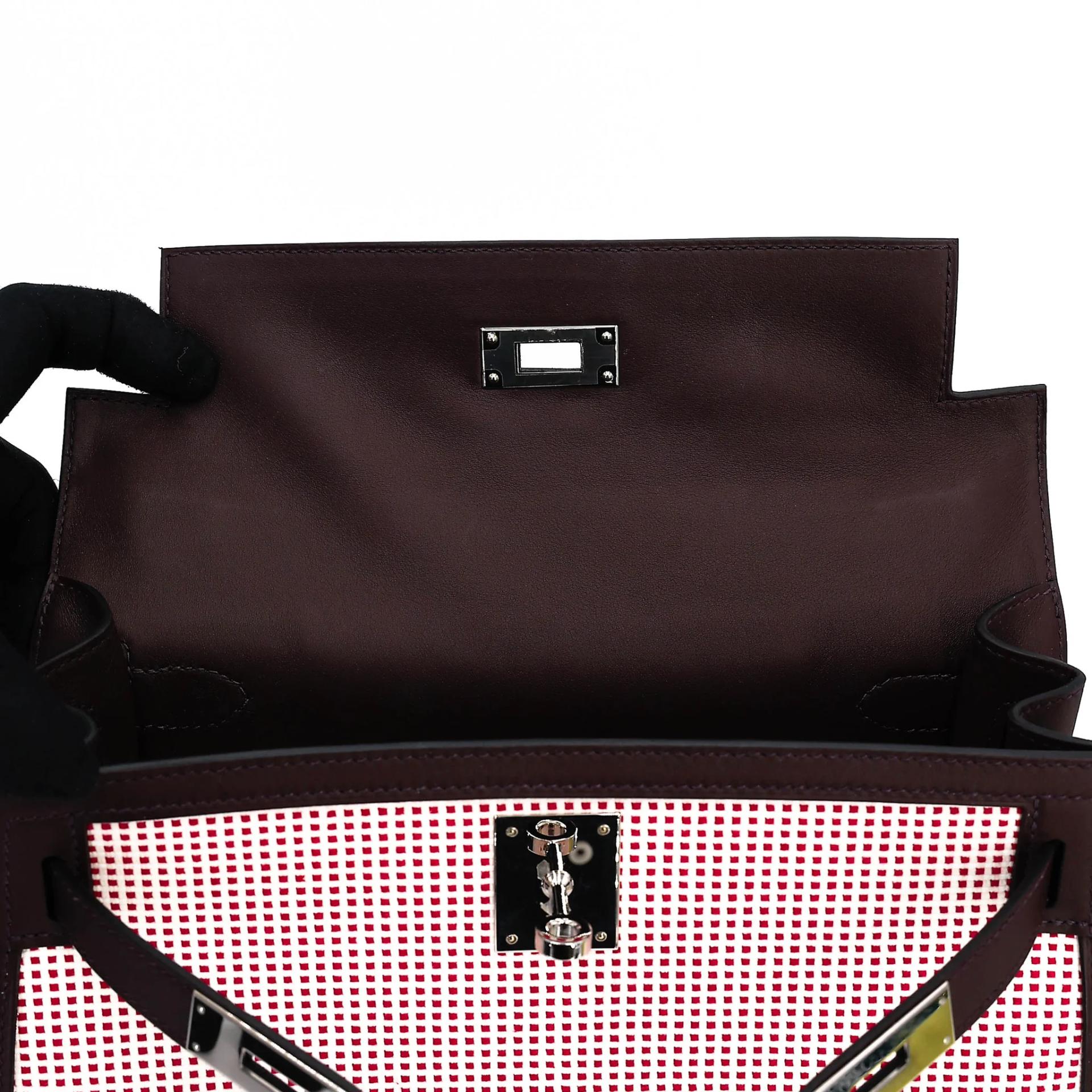 Excellent ( Rank SA ) HERMÈS Limited Edition Kelly 28 Sellier Rouge Sellier (0G) Toile Quadrille canvas Swift Palladium hardware U (2022) - 13