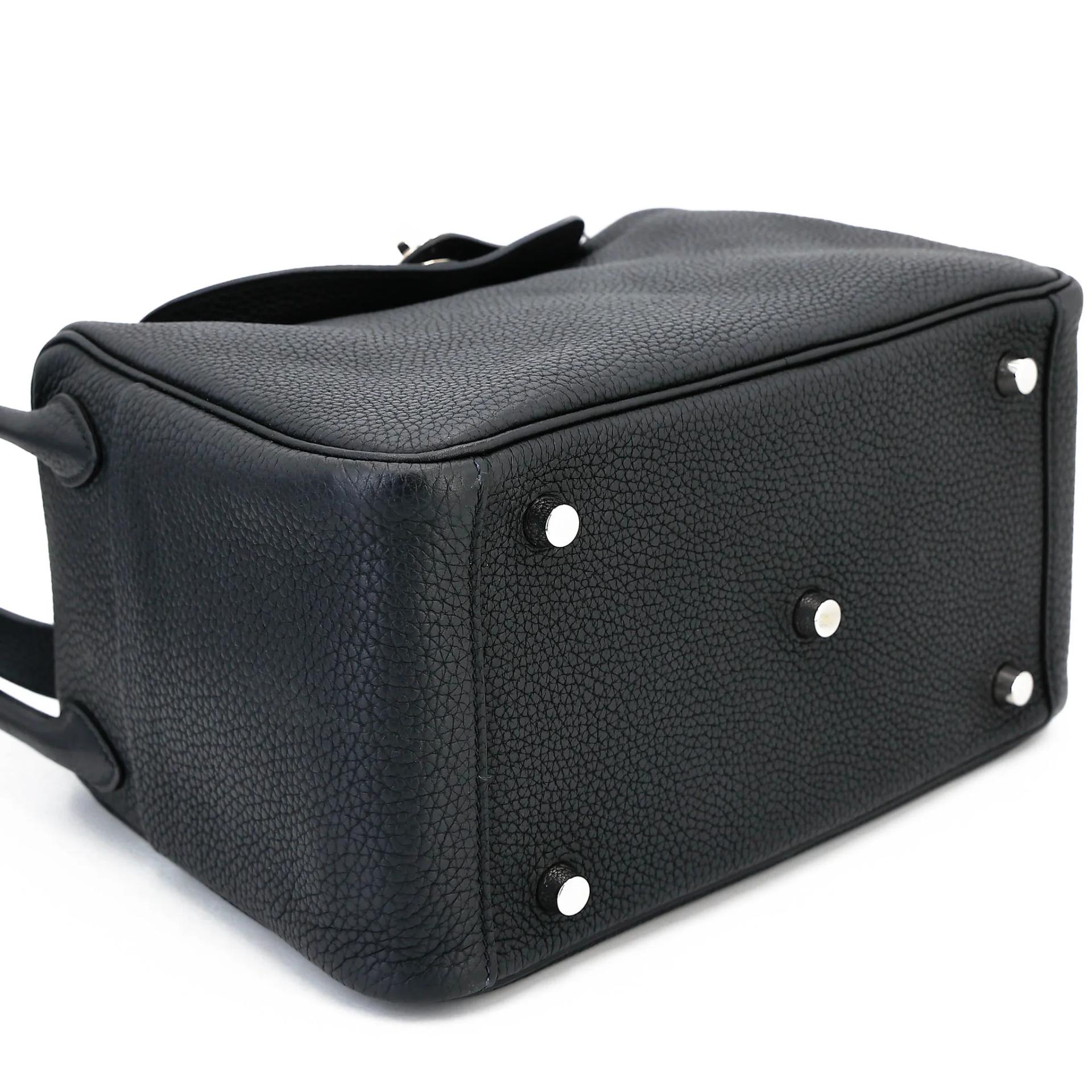 Excellent ( Rank SA ) HERMÈS Lindy 26 Noir (89) Clemence Palladium hardware Z (2021) - 5