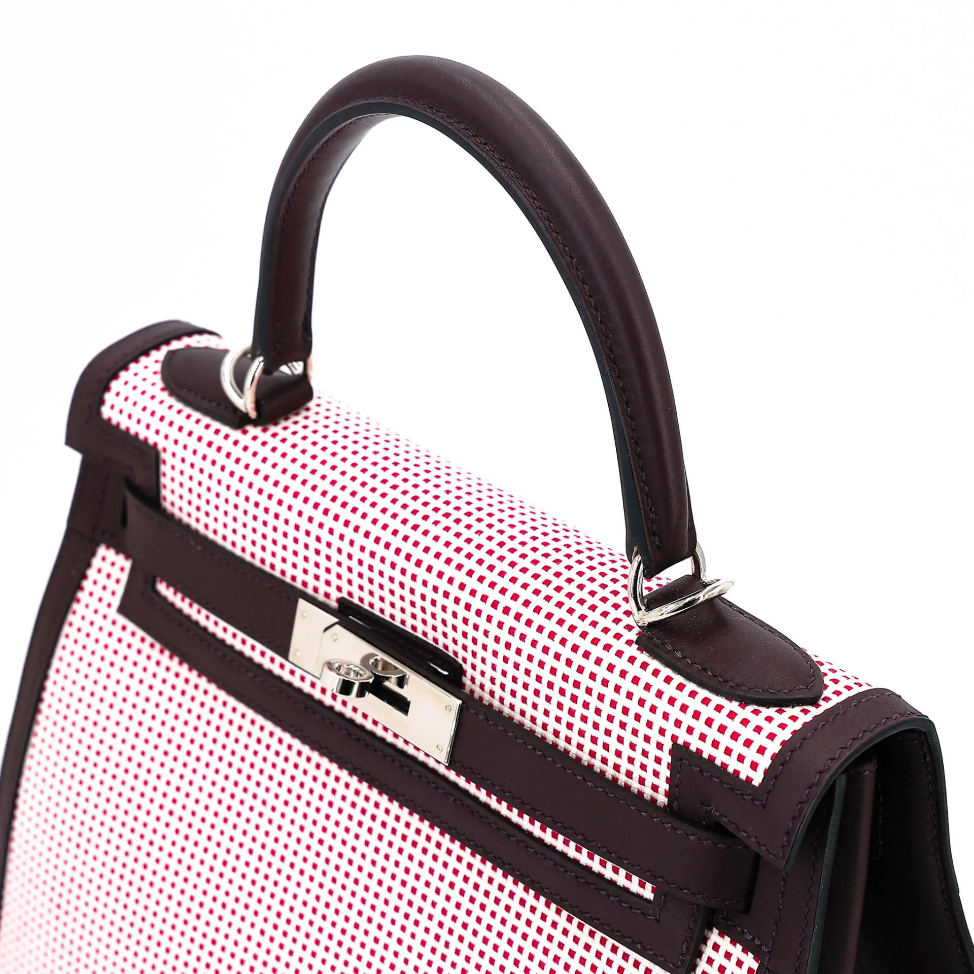 Excellent ( Rank SA ) HERMÈS Limited Edition Kelly 28 Sellier Rouge Sellier (0G) Toile Quadrille canvas Swift Palladium hardware U (2022) - 3
