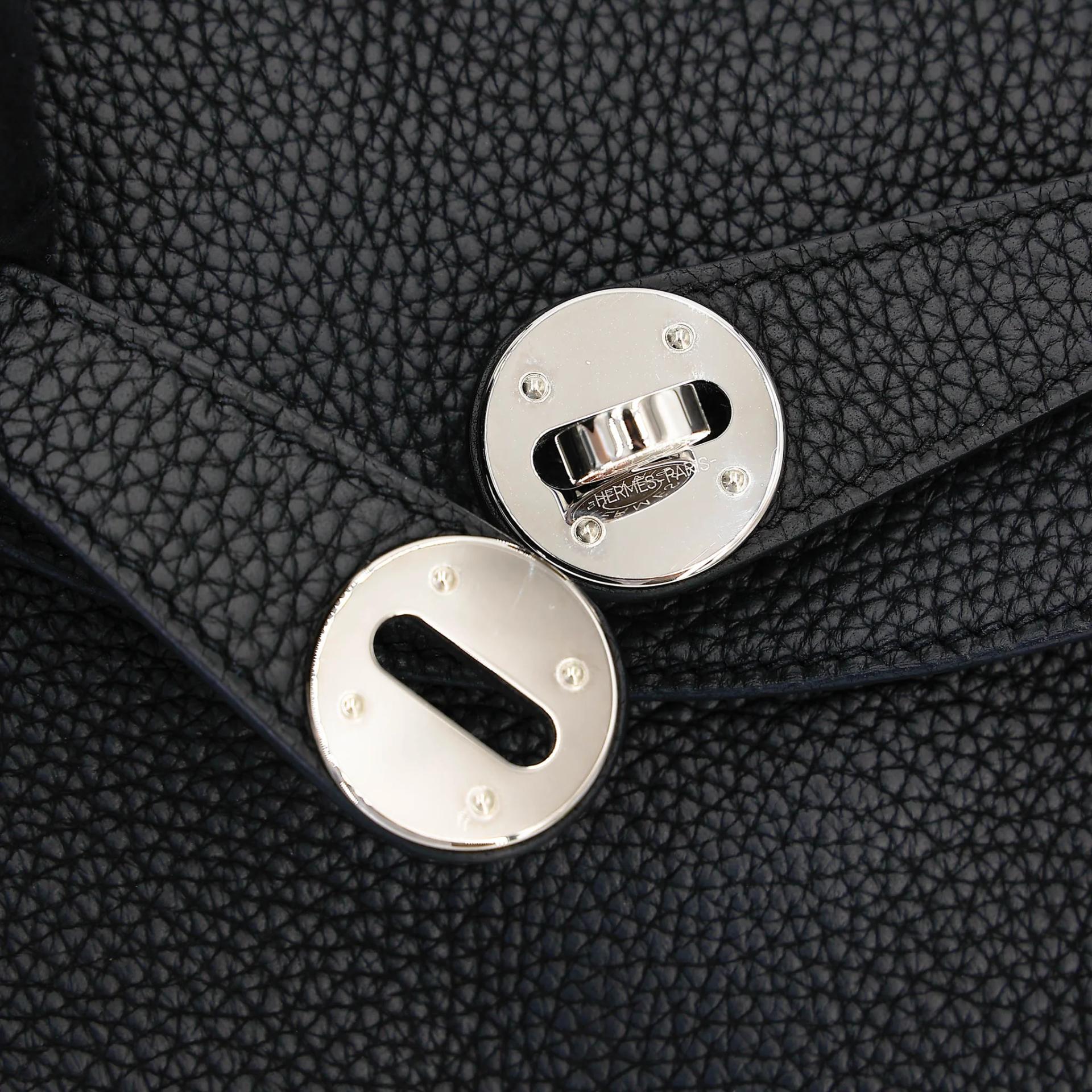 Excellent ( Rank SA ) HERMÈS Lindy 26 Noir (89) Clemence Palladium hardware Z (2021) - 10