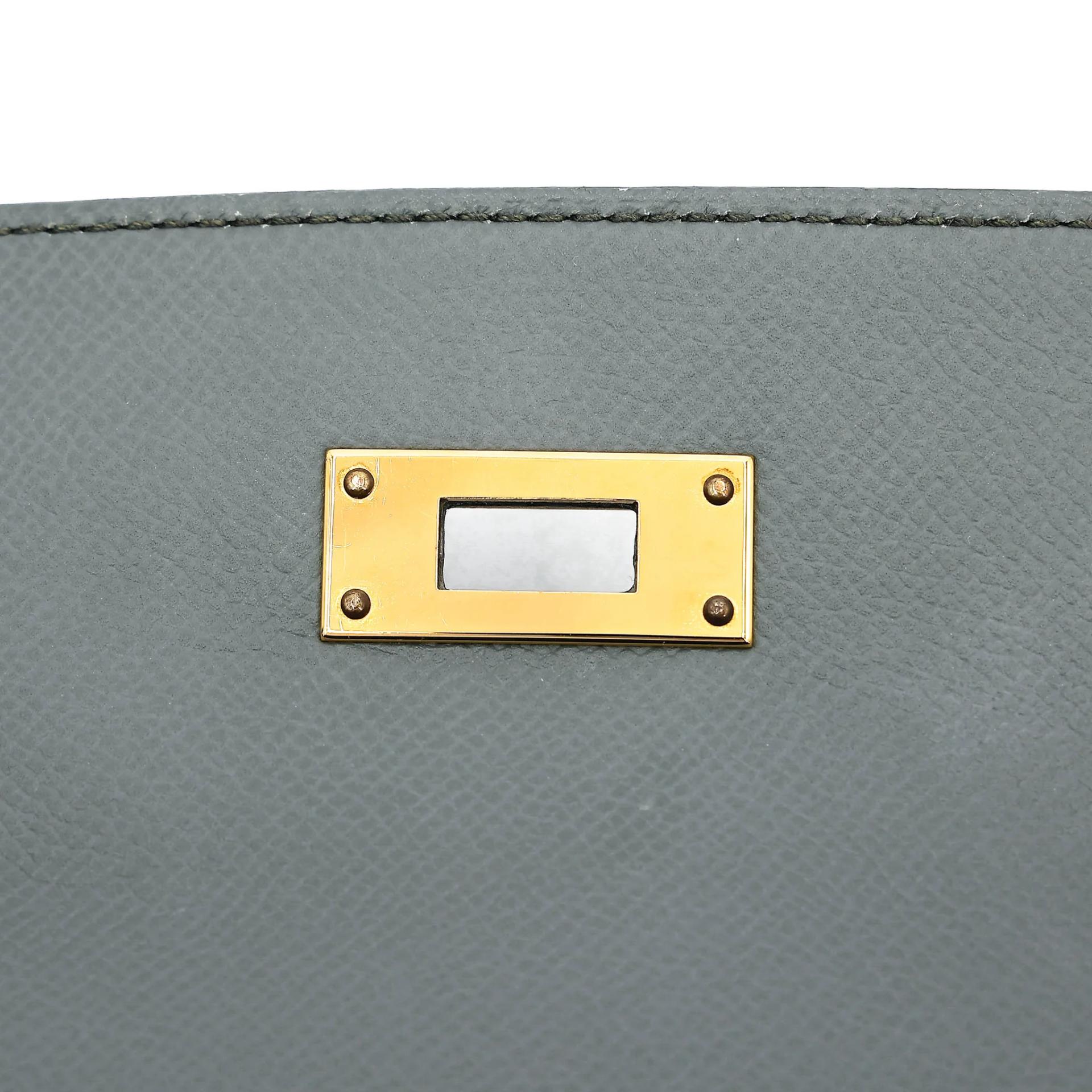 Very Good ( Rank A) HERMÈS Kelly 28 Sellier Vert Amande (63) Epsom Gold hardware D (2019) - 20