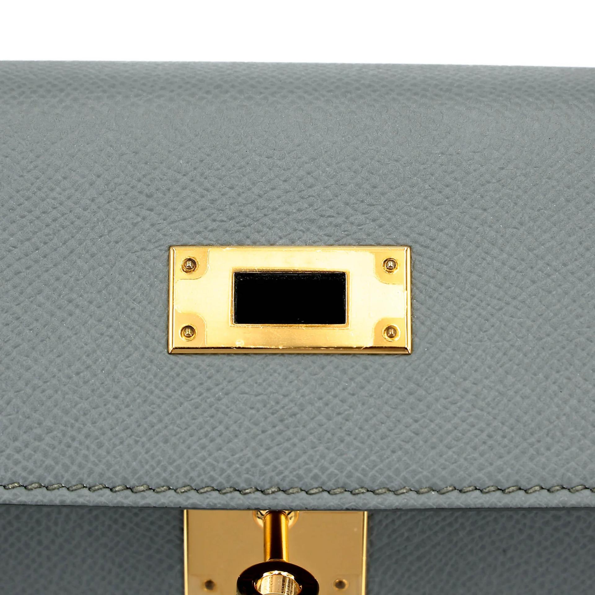 Very Good ( Rank A) HERMÈS Kelly 28 Sellier Vert Amande (63) Epsom Gold hardware D (2019) - 19