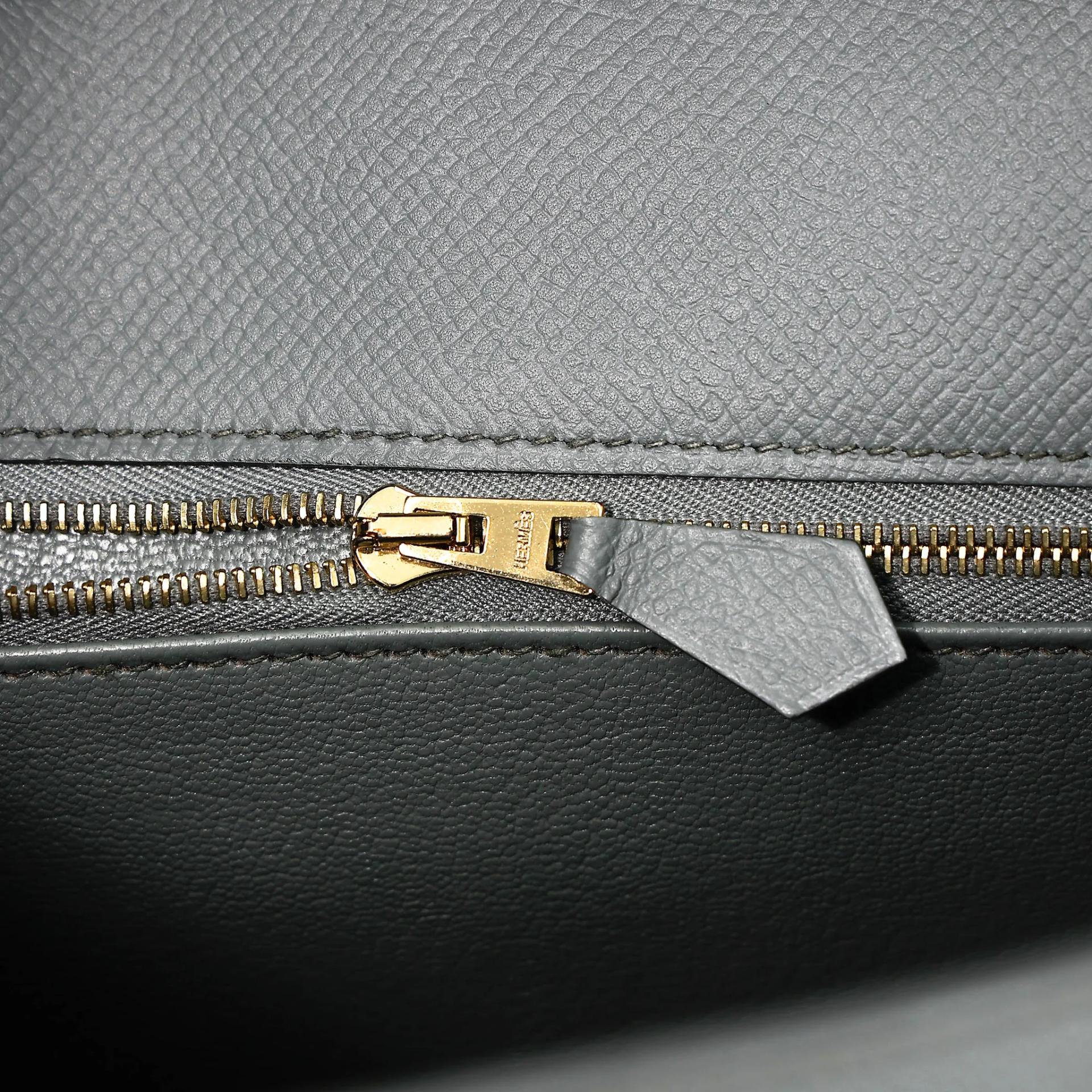 Very Good ( Rank A) HERMÈS Kelly 28 Sellier Vert Amande (63) Epsom Gold hardware D (2019) - 23