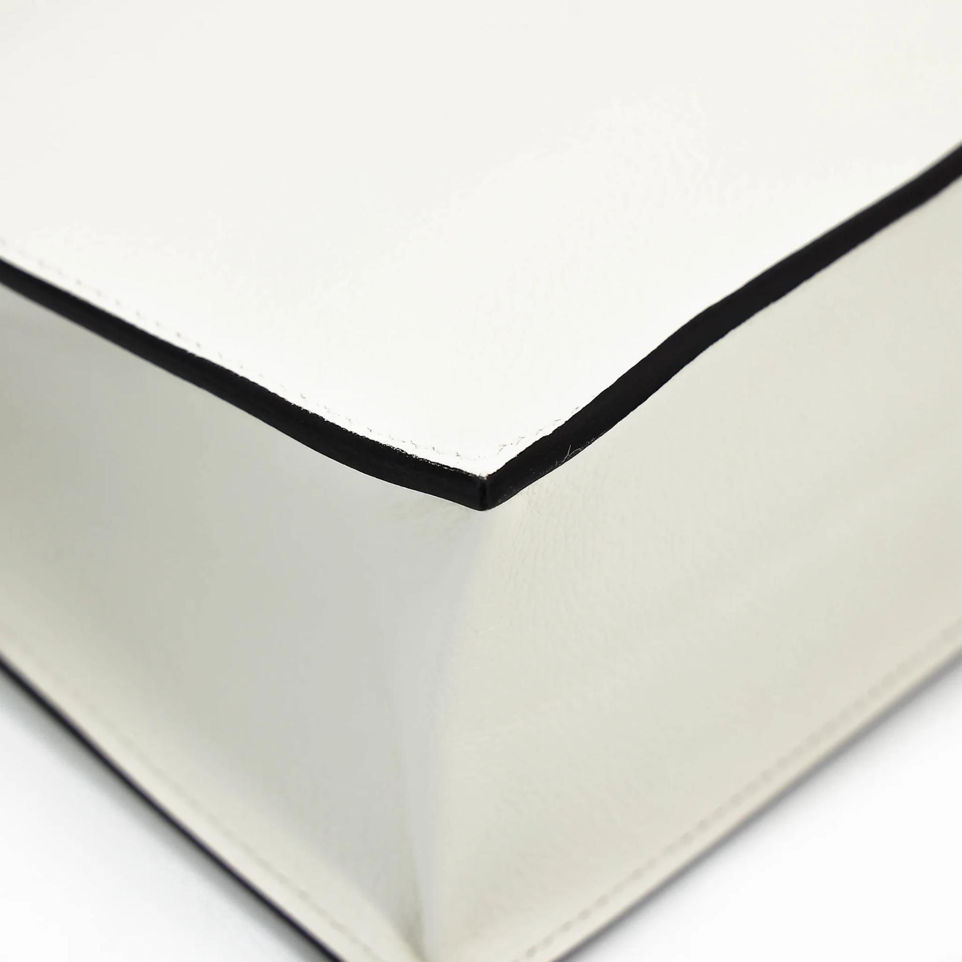 Excellent ( Rank SA ) HERMÈS Kelly Danse Verso White (01) Kraft (2H) Evercolor Gold hardware W (2024) - 10