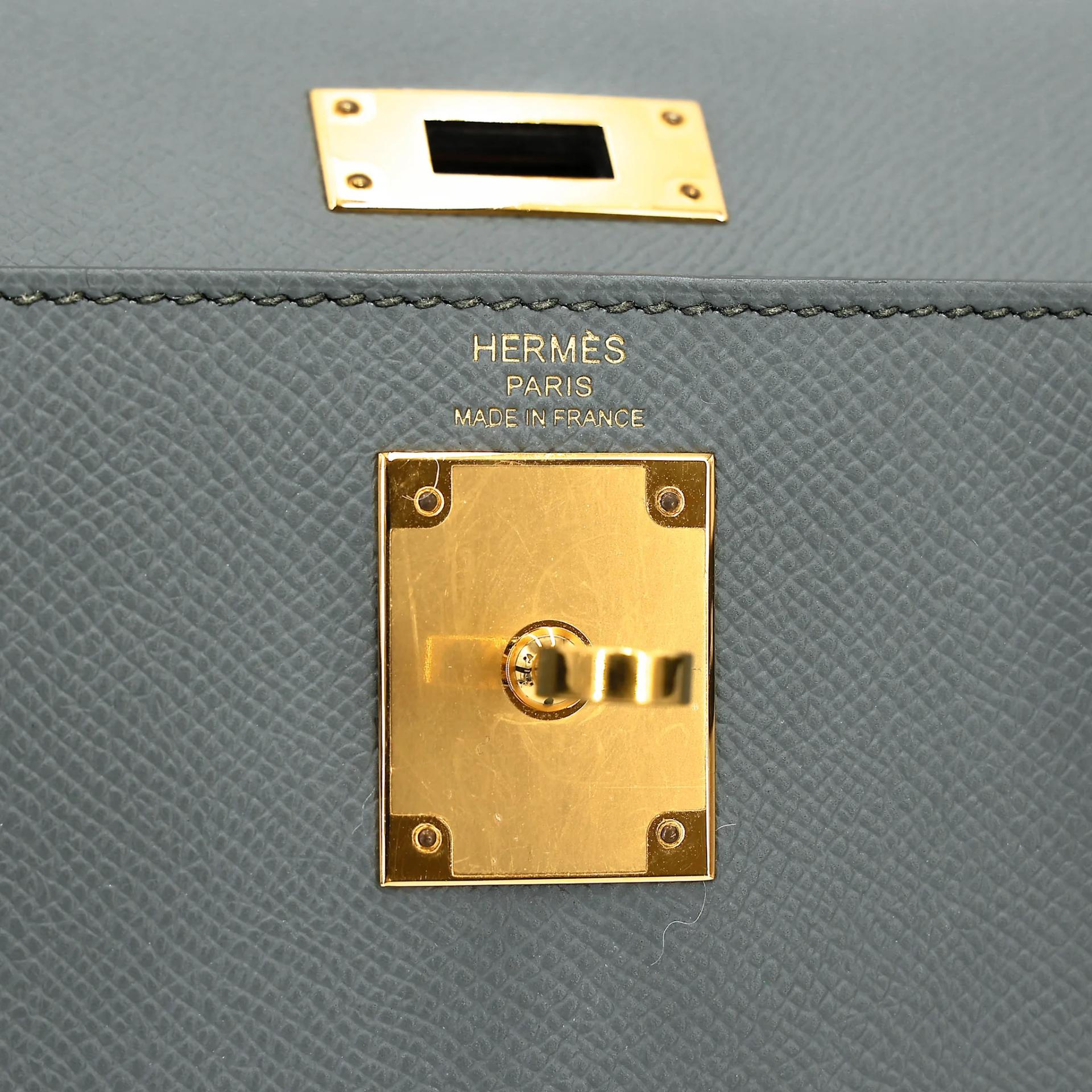 Very Good ( Rank A) HERMÈS Kelly 28 Sellier Vert Amande (63) Epsom Gold hardware D (2019) - 22