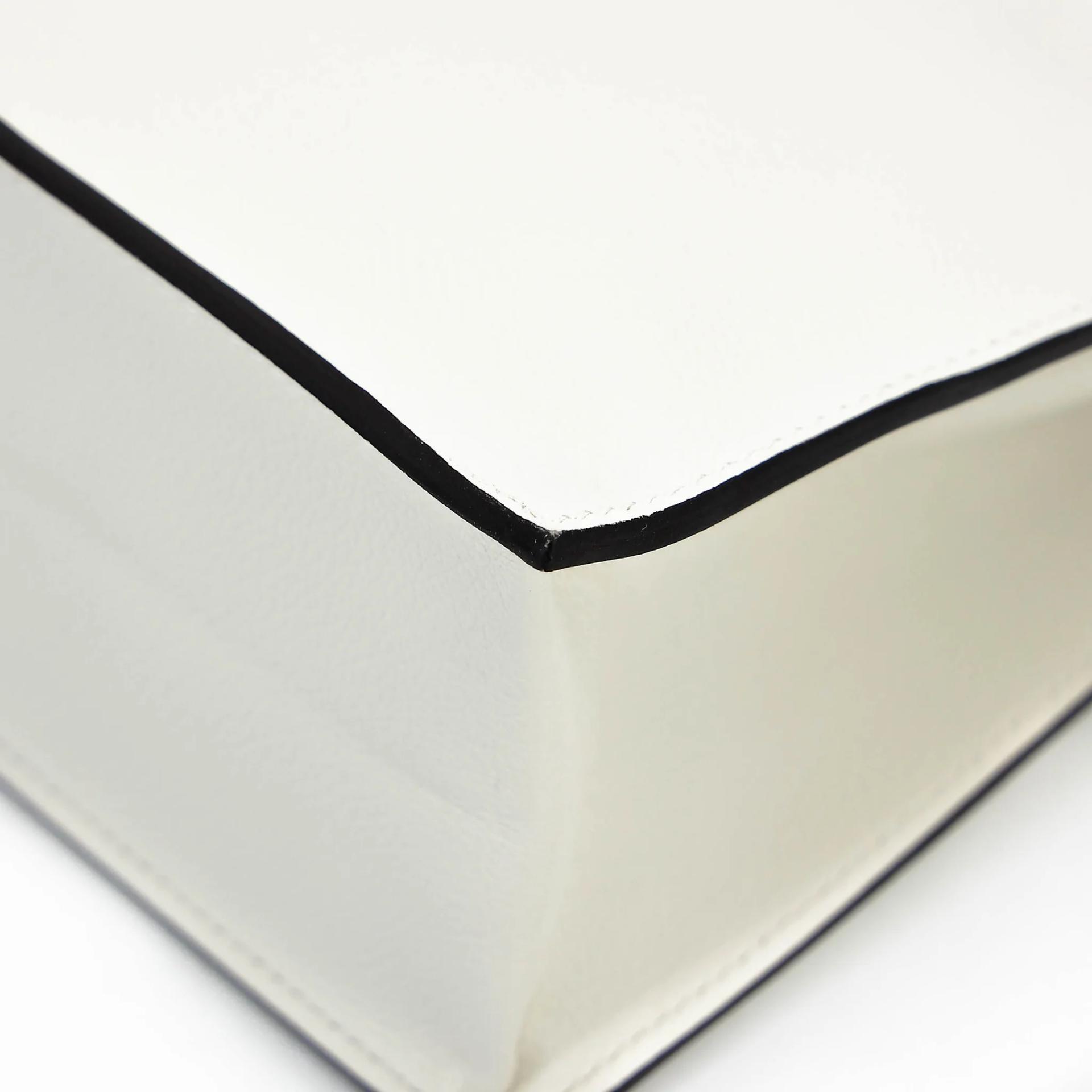 Excellent ( Rank SA ) HERMÈS Kelly Danse Verso White (01) Kraft (2H) Evercolor Gold hardware W (2024) - 9