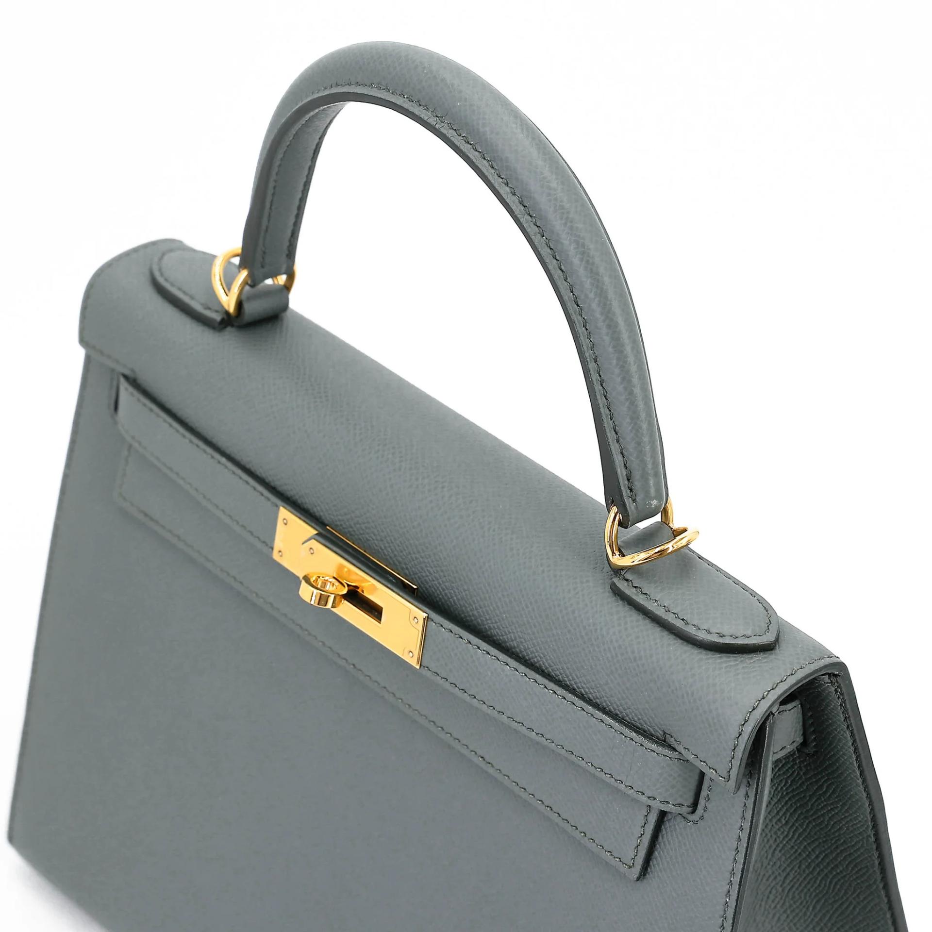 Very Good ( Rank A) HERMÈS Kelly 28 Sellier Vert Amande (63) Epsom Gold hardware D (2019) - 3