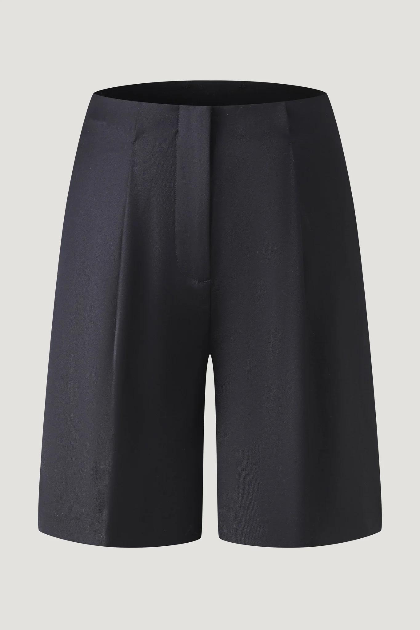 Four Seasons Wool Bermuda Shorts (EU 38)