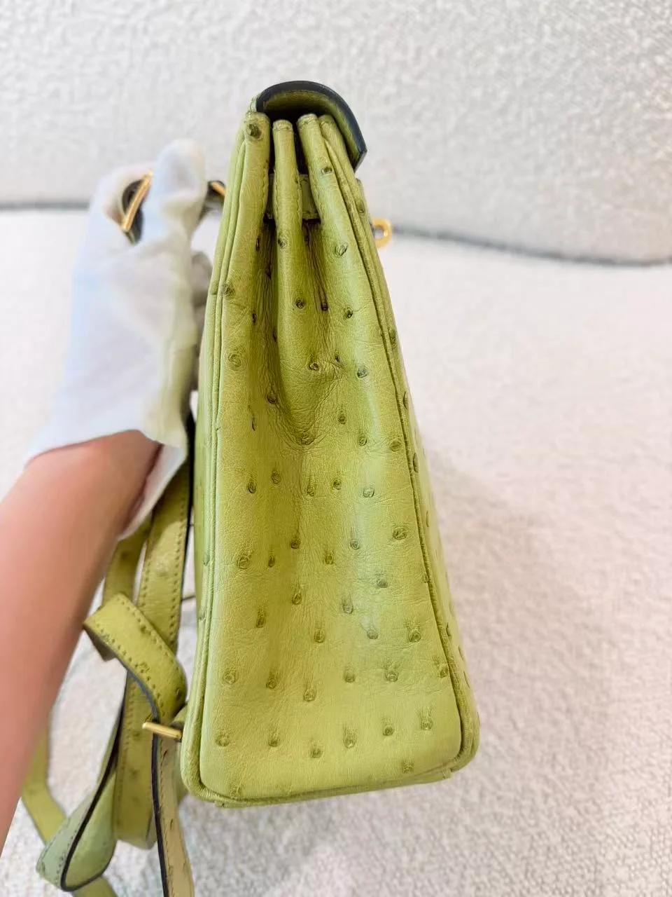 Very Good ( Rank A) HERMÈS Kelly Ado PM Vert Anis (66) Ostrich Gold hardware Square D (2000) - 12