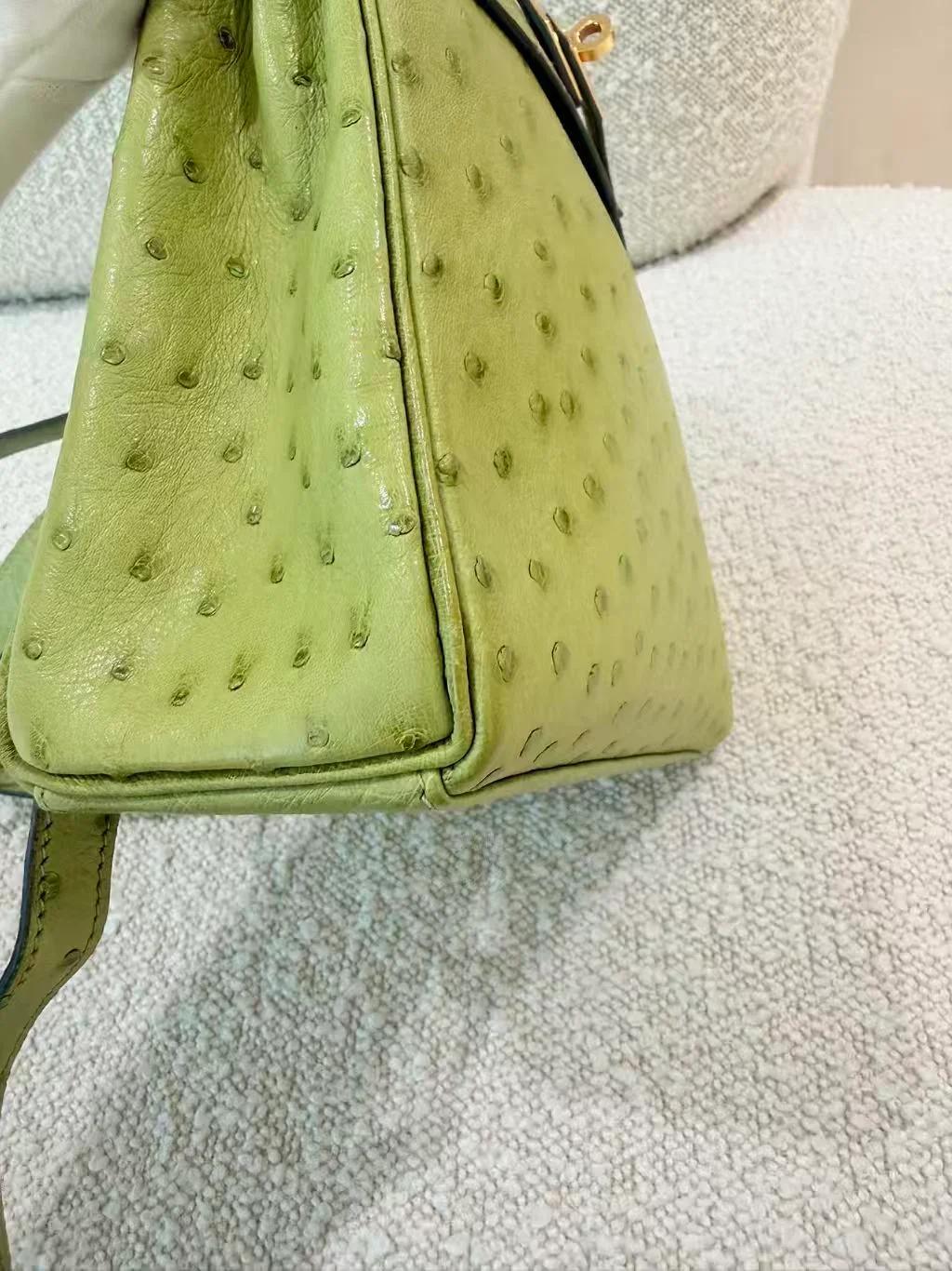 Very Good ( Rank A) HERMÈS Kelly Ado PM Vert Anis (66) Ostrich Gold hardware Square D (2000) - 16