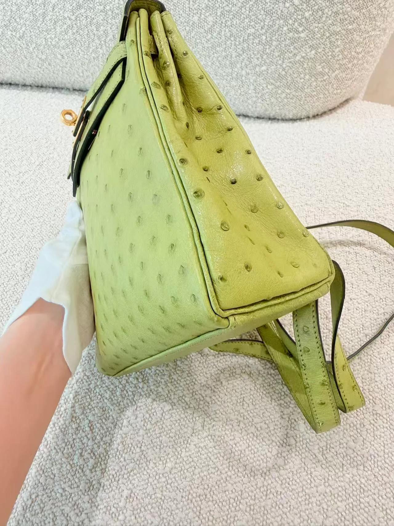 Very Good ( Rank A) HERMÈS Kelly Ado PM Vert Anis (66) Ostrich Gold hardware Square D (2000) - 14