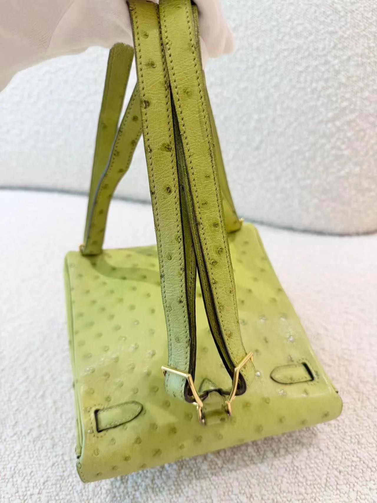 Very Good ( Rank A) HERMÈS Kelly Ado PM Vert Anis (66) Ostrich Gold hardware Square D (2000) - 10